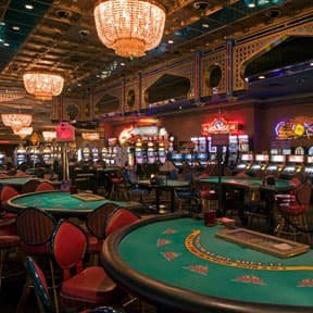 Filipino players enjoying sports and casino-style entertainment on bet builder